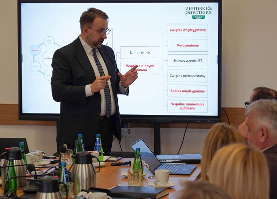 Grafika 3: Nadzwyczajne Zgromadzenie Wspólników ZZO „Czysta Błękitna Kraina” Sp. z o.o.