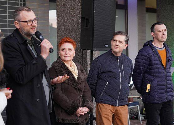 Grafika 6: Otwarcie plenerowej wystawy fotograficznej „Gmina z widokiem. Cztery spojrzenia, trzy barwy”