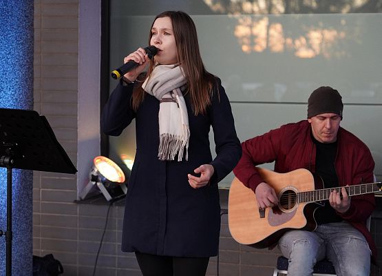 Grafika 13: Otwarcie plenerowej wystawy fotograficznej „Gmina z widokiem. Cztery spojrzenia, trzy barwy”