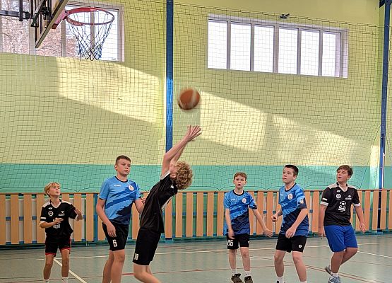 Grafika 4: Gminne Igrzyska Dzieci i Młodzieży w koszykówce 3x3 w Redkowicach