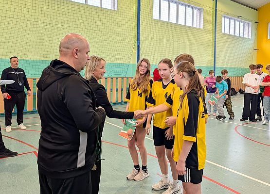 Grafika 21: Gminne Igrzyska Dzieci i Młodzieży w koszykówce 3x3 w Redkowicach