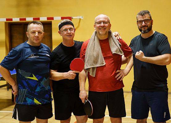 Grafika 43: Drużynowy Turniej Tenisa Stołowego Amatorów w Nowej Wsi Lęborskiej