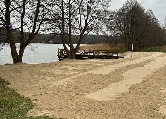 Grafika 5: Trwają prace przy przygotowaniu plaży w Lubowidzu