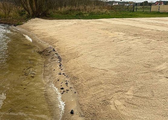 Grafika 3: Trwają prace przy przygotowaniu plaży w Lubowidzu