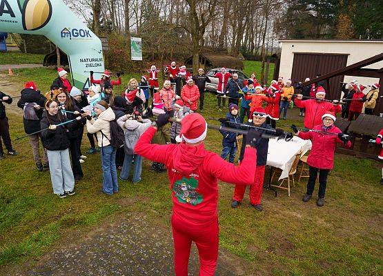 Grafika 2: XIII Mikołajkowe Nordic Walking w Obliwicach za nami
