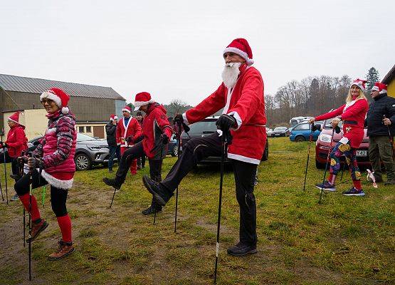 Grafika 5: XIII Mikołajkowe Nordic Walking w Obliwicach za nami