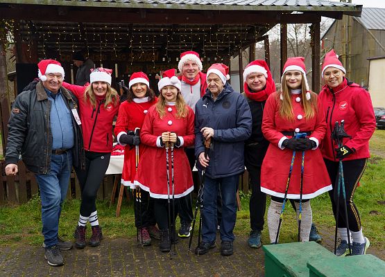 Grafika 12: XIII Mikołajkowe Nordic Walking w Obliwicach za nami