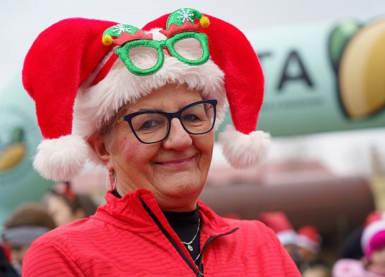 Grafika 11: XIII Mikołajkowe Nordic Walking w Obliwicach za nami