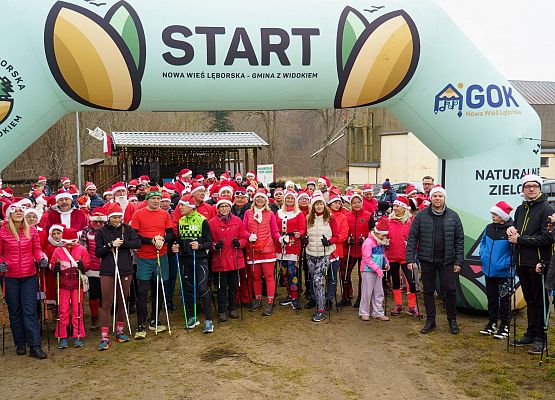 Grafika 17: XIII Mikołajkowe Nordic Walking w Obliwicach za nami