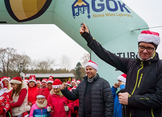 Grafika 18: XIII Mikołajkowe Nordic Walking w Obliwicach za nami