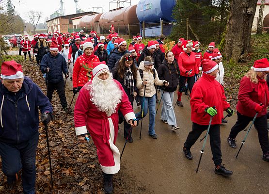 Grafika 20: XIII Mikołajkowe Nordic Walking w Obliwicach za nami