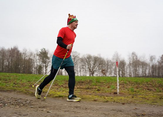 Grafika 29: XIII Mikołajkowe Nordic Walking w Obliwicach za nami