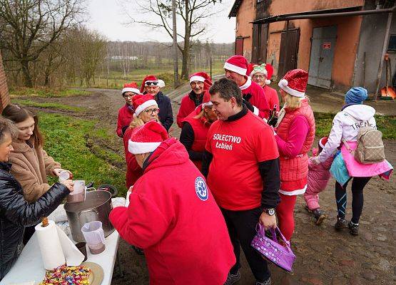 Grafika 46: XIII Mikołajkowe Nordic Walking w Obliwicach za nami