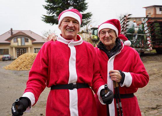 Grafika 51: XIII Mikołajkowe Nordic Walking w Obliwicach za nami