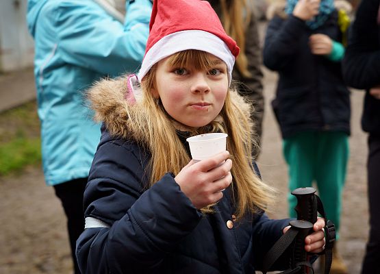 Grafika 54: XIII Mikołajkowe Nordic Walking w Obliwicach za nami