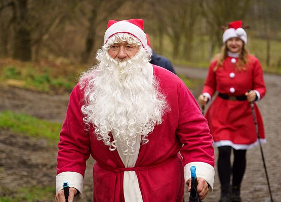 Grafika 55: XIII Mikołajkowe Nordic Walking w Obliwicach za nami