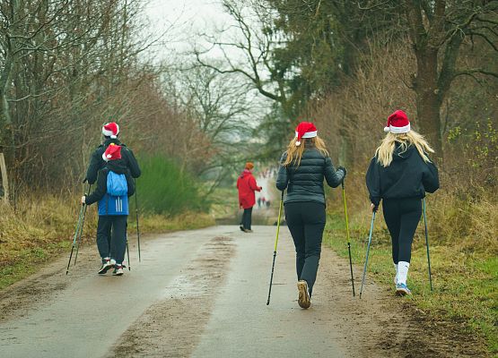 Grafika 59: XIII Mikołajkowe Nordic Walking w Obliwicach za nami