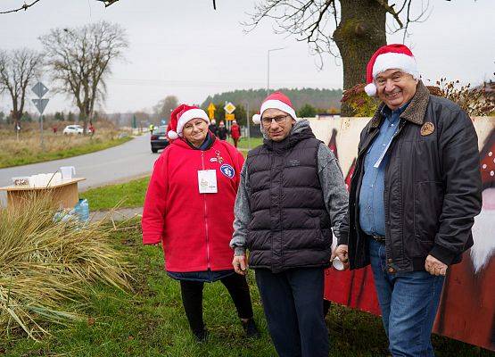 Grafika 61: XIII Mikołajkowe Nordic Walking w Obliwicach za nami