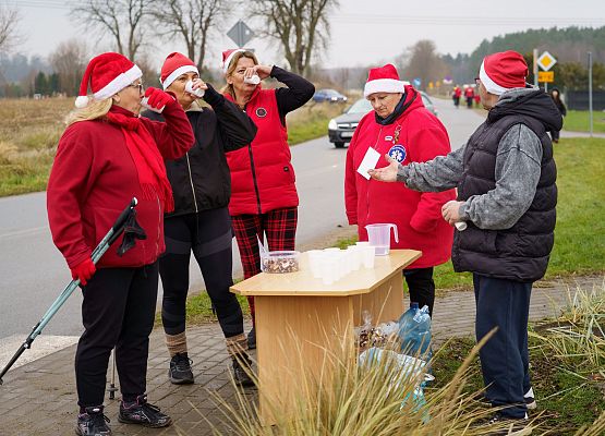 Grafika 62: XIII Mikołajkowe Nordic Walking w Obliwicach za nami