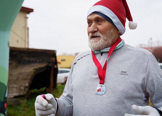 Grafika 67: XIII Mikołajkowe Nordic Walking w Obliwicach za nami