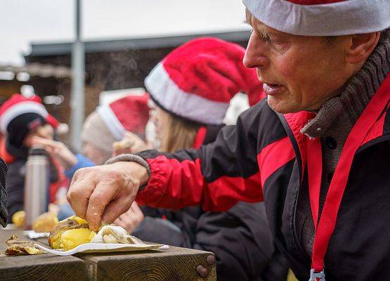 Grafika 82: XIII Mikołajkowe Nordic Walking w Obliwicach za nami