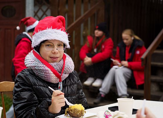 Grafika 84: XIII Mikołajkowe Nordic Walking w Obliwicach za nami