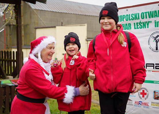 Grafika 87: XIII Mikołajkowe Nordic Walking w Obliwicach za nami