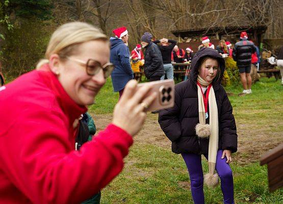 Grafika 89: XIII Mikołajkowe Nordic Walking w Obliwicach za nami