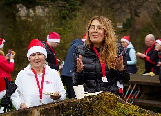 Grafika 92: XIII Mikołajkowe Nordic Walking w Obliwicach za nami