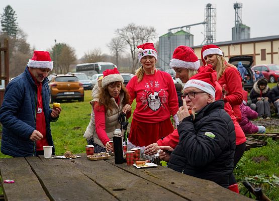 Grafika 94: XIII Mikołajkowe Nordic Walking w Obliwicach za nami