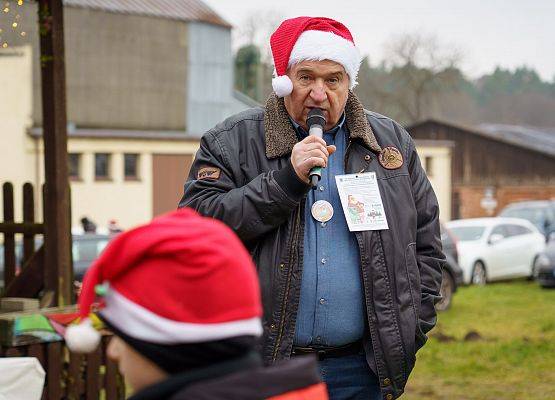 Grafika 98: XIII Mikołajkowe Nordic Walking w Obliwicach za nami