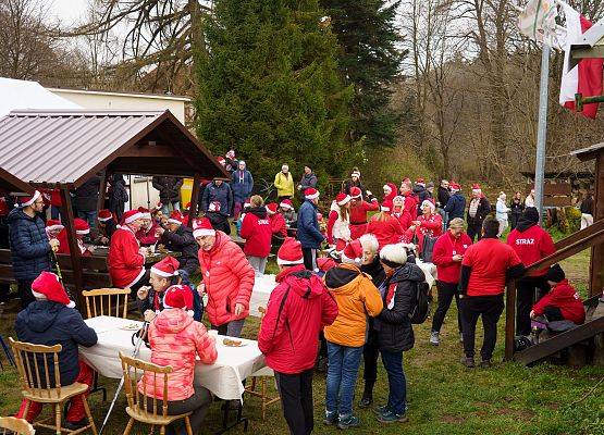 Grafika 104: XIII Mikołajkowe Nordic Walking w Obliwicach za nami