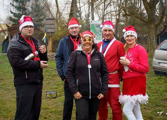 Grafika 108: XIII Mikołajkowe Nordic Walking w Obliwicach za nami