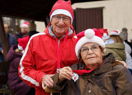 Grafika 111: XIII Mikołajkowe Nordic Walking w Obliwicach za nami