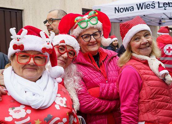 Grafika 112: XIII Mikołajkowe Nordic Walking w Obliwicach za nami