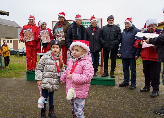 Grafika 114: XIII Mikołajkowe Nordic Walking w Obliwicach za nami