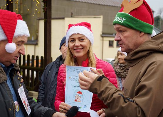 Grafika 121: XIII Mikołajkowe Nordic Walking w Obliwicach za nami