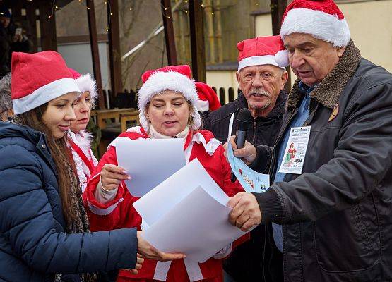 Grafika 122: XIII Mikołajkowe Nordic Walking w Obliwicach za nami