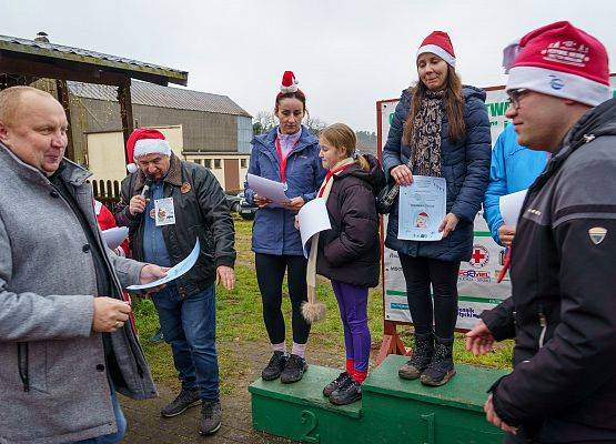 Grafika 128: XIII Mikołajkowe Nordic Walking w Obliwicach za nami