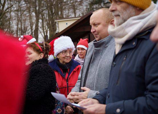 Grafika 130: XIII Mikołajkowe Nordic Walking w Obliwicach za nami