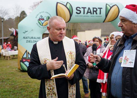 Grafika 134: XIII Mikołajkowe Nordic Walking w Obliwicach za nami