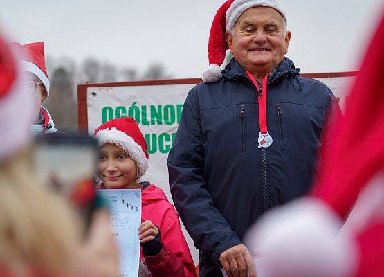 Grafika 139: XIII Mikołajkowe Nordic Walking w Obliwicach za nami