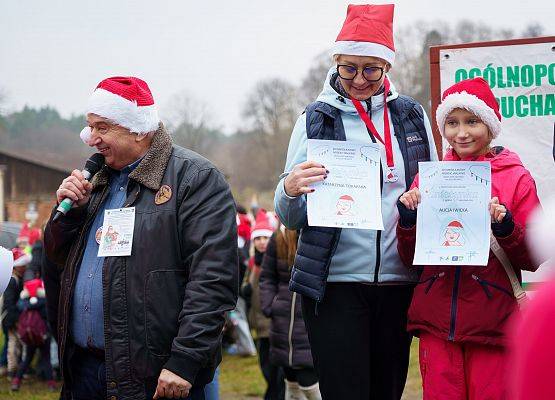 Grafika 140: XIII Mikołajkowe Nordic Walking w Obliwicach za nami