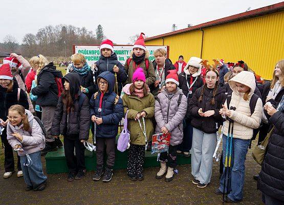 Grafika 141: XIII Mikołajkowe Nordic Walking w Obliwicach za nami