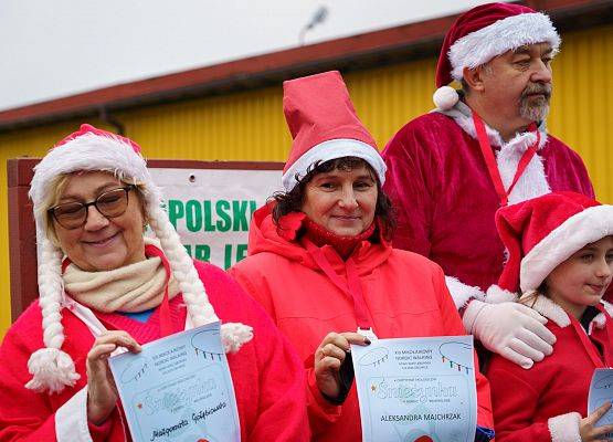 Grafika 143: XIII Mikołajkowe Nordic Walking w Obliwicach za nami