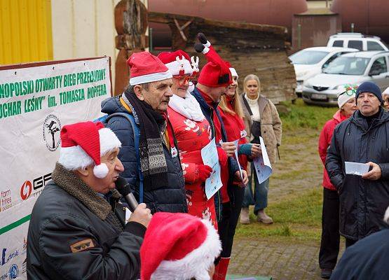 Grafika 147: XIII Mikołajkowe Nordic Walking w Obliwicach za nami