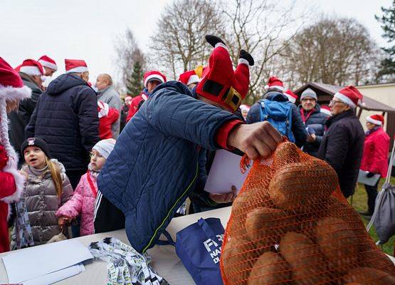 Grafika 148: XIII Mikołajkowe Nordic Walking w Obliwicach za nami