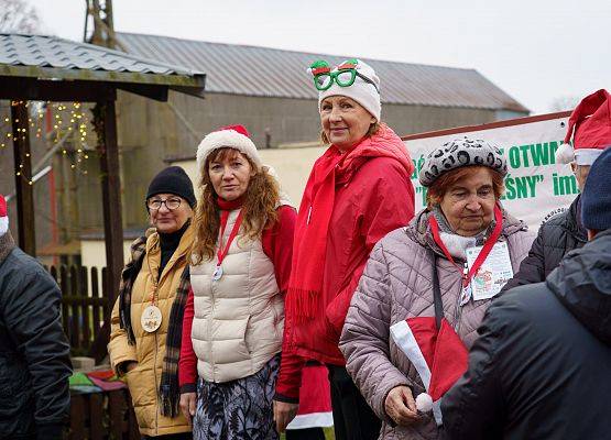 Grafika 151: XIII Mikołajkowe Nordic Walking w Obliwicach za nami