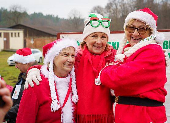 Grafika 154: XIII Mikołajkowe Nordic Walking w Obliwicach za nami