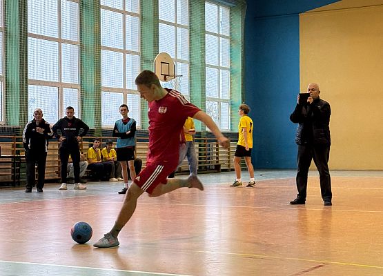 Grafika 12: Mikołajkowy turniej piłkarski w Łebieniu